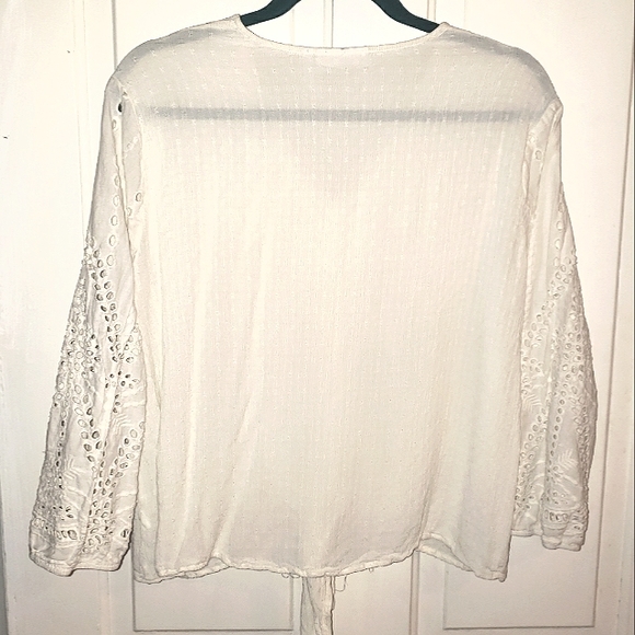 LUQ White Eyelet Lace Sleeve Tie Front Blo… - Picture 7 of 8
